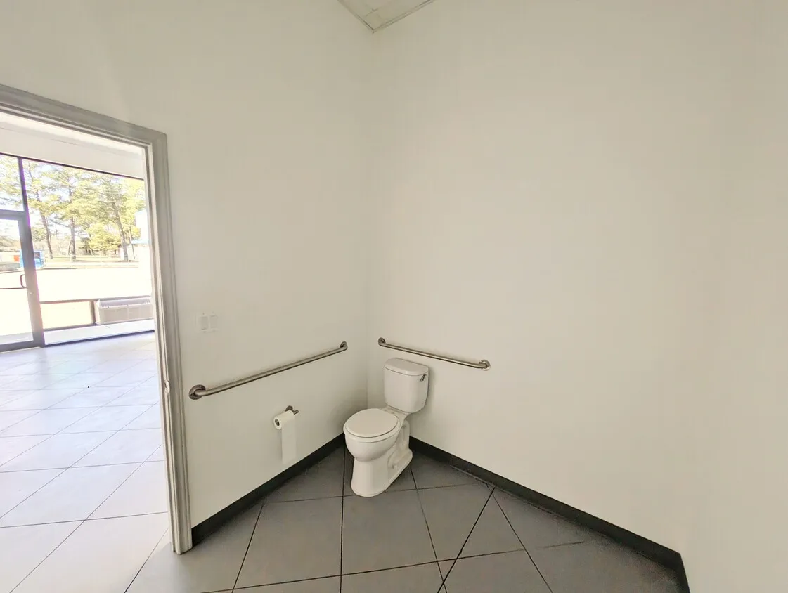 Climate Controlled Warehouse with Private Office/Restroom – 1680 SF — photo 4 of 5