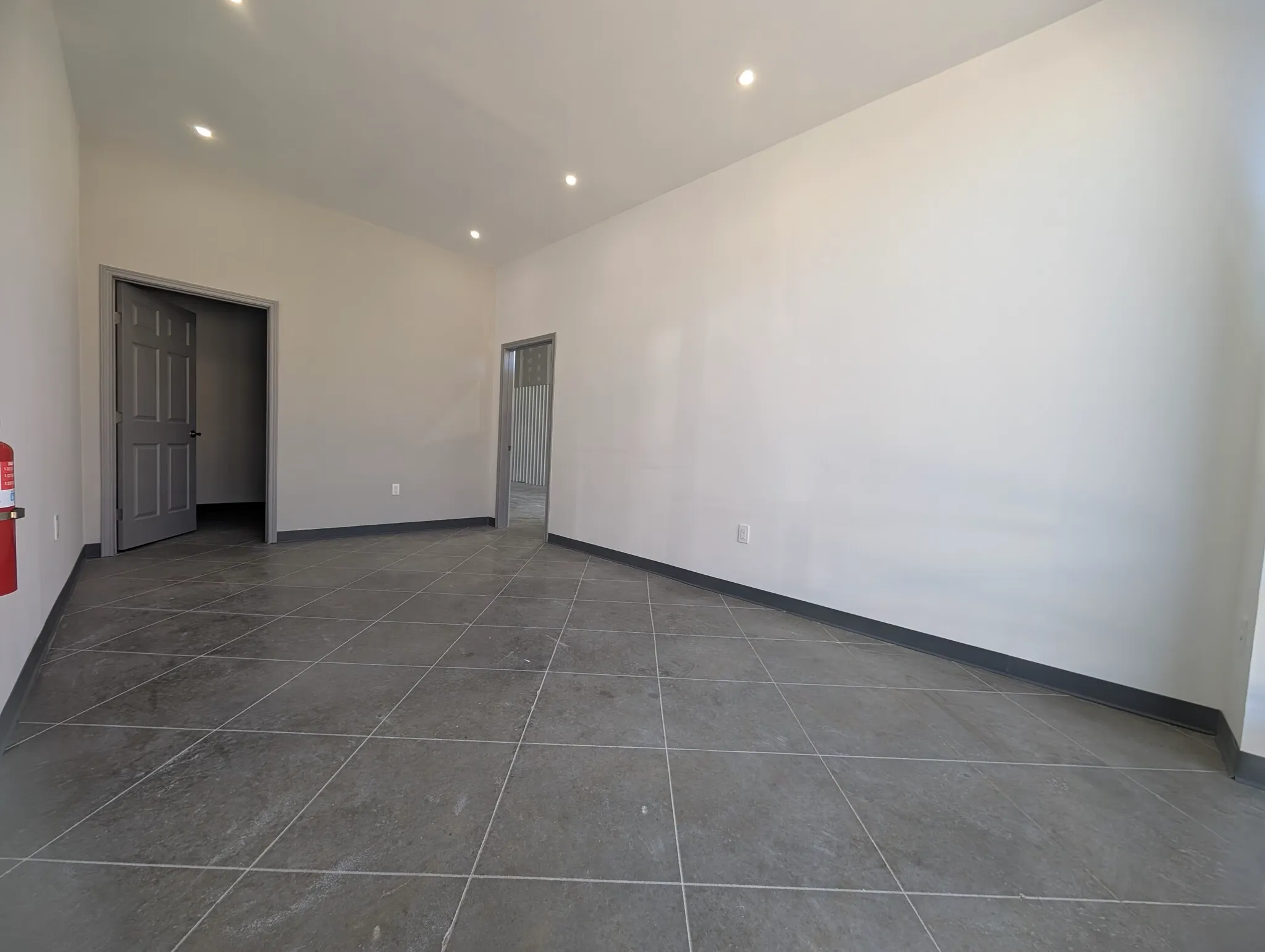 Warehouse with Private Office/Restroom – 1680 SF — photo 4 of 6