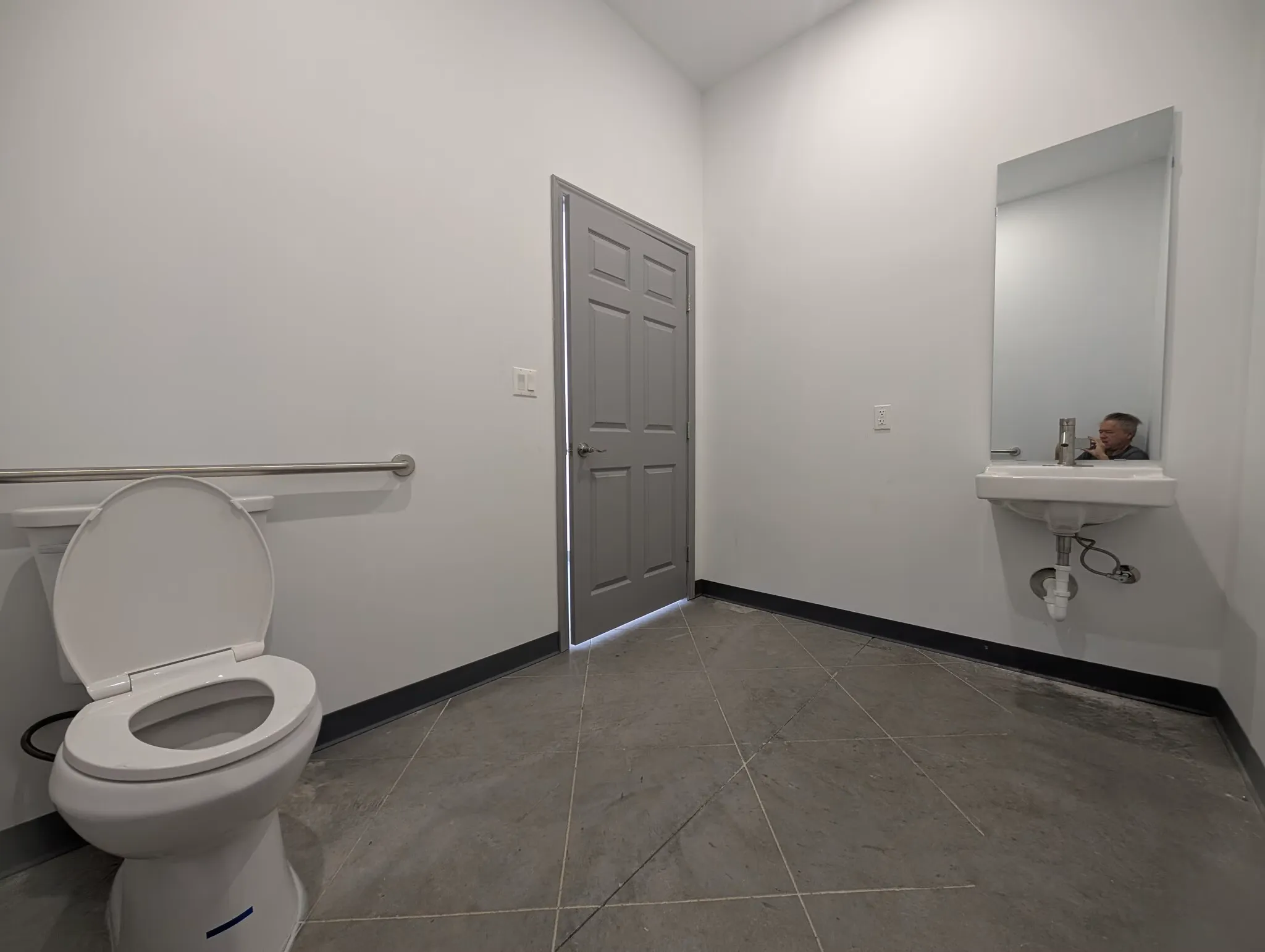 Warehouse with Private Office/Restroom – 1680 SF — photo 3 of 6