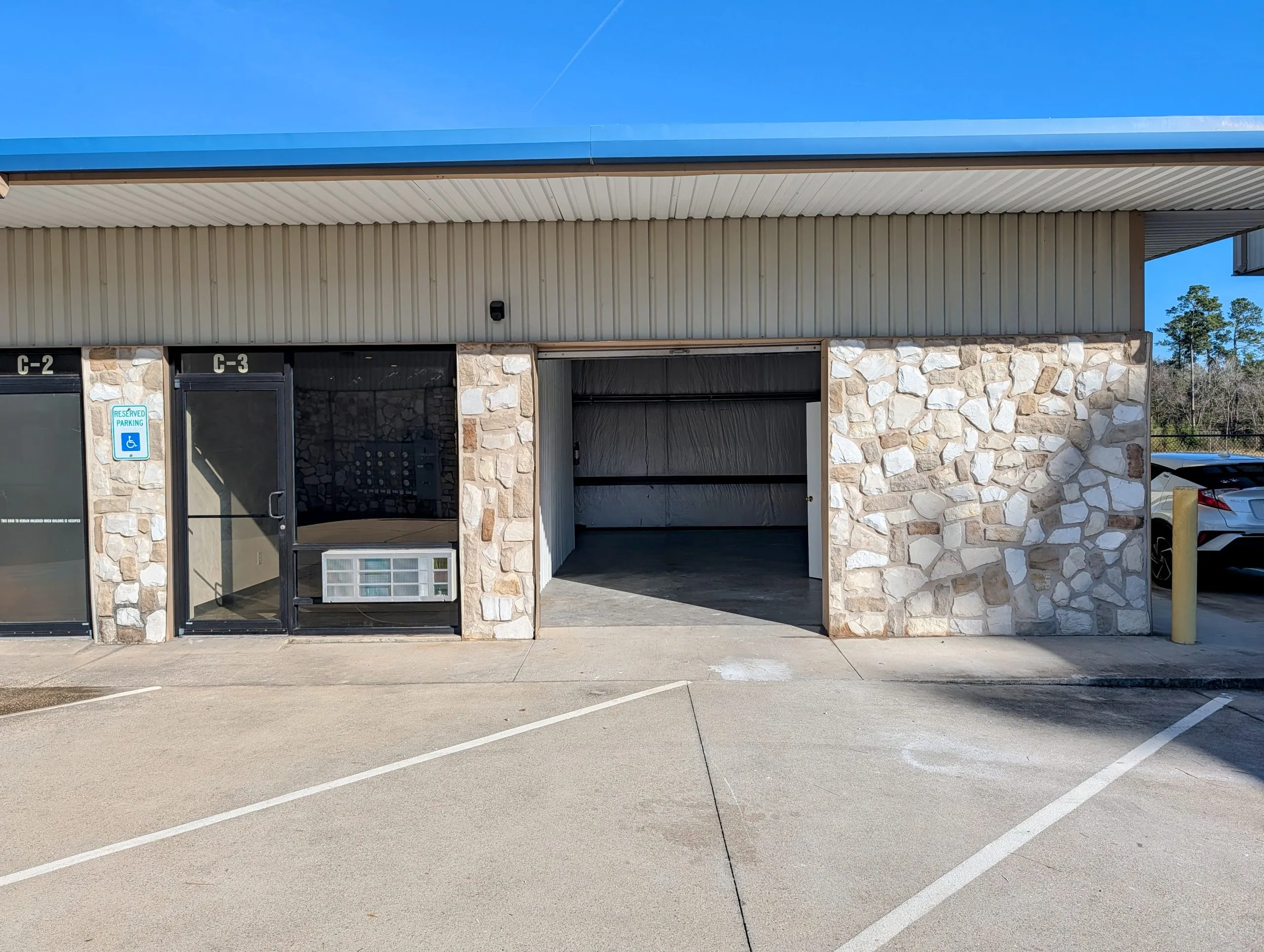 Small Office Warehouse 725 SF Near Woodlands, Tomball — photo 6 of 7
