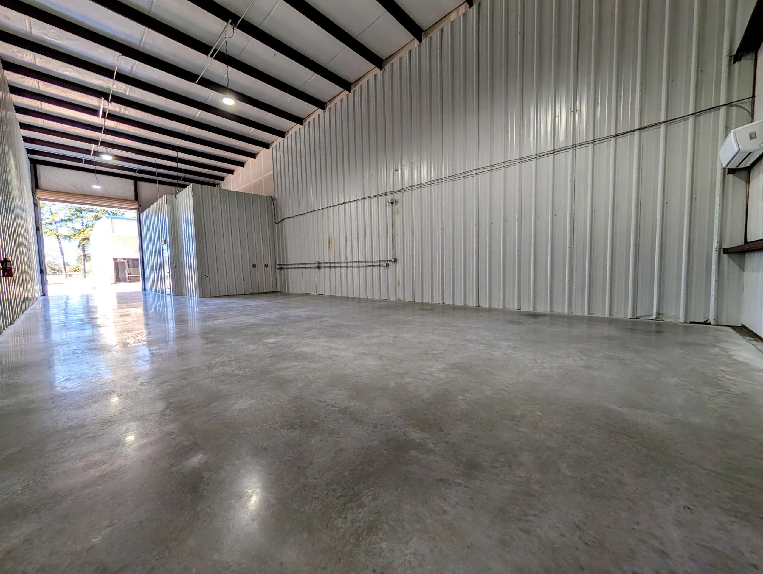 Climate Controlled Office Warehouse in Magnolia near Woodlands, Spring and Tomball – Suite B11 (1680 SF)  $2204 — photo 1 of 6