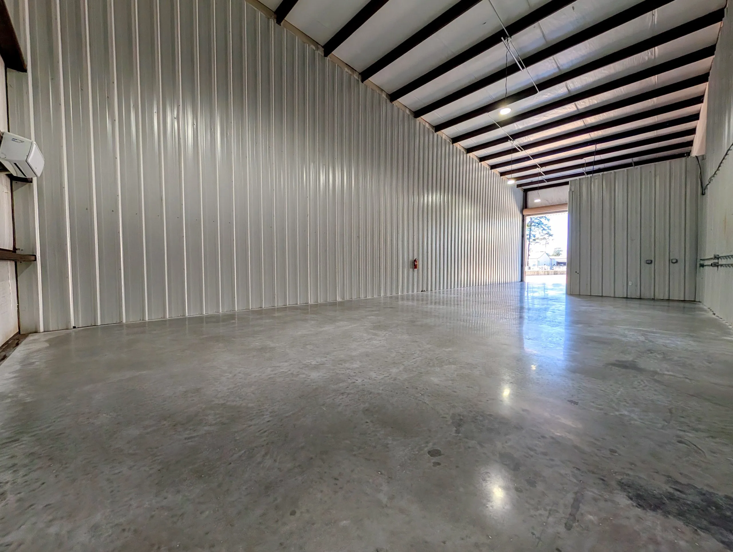 Climate Controlled Office Warehouse in Magnolia near Woodlands, Spring and Tomball – Suite B11 (1680 SF)  $2204 — photo 2 of 6