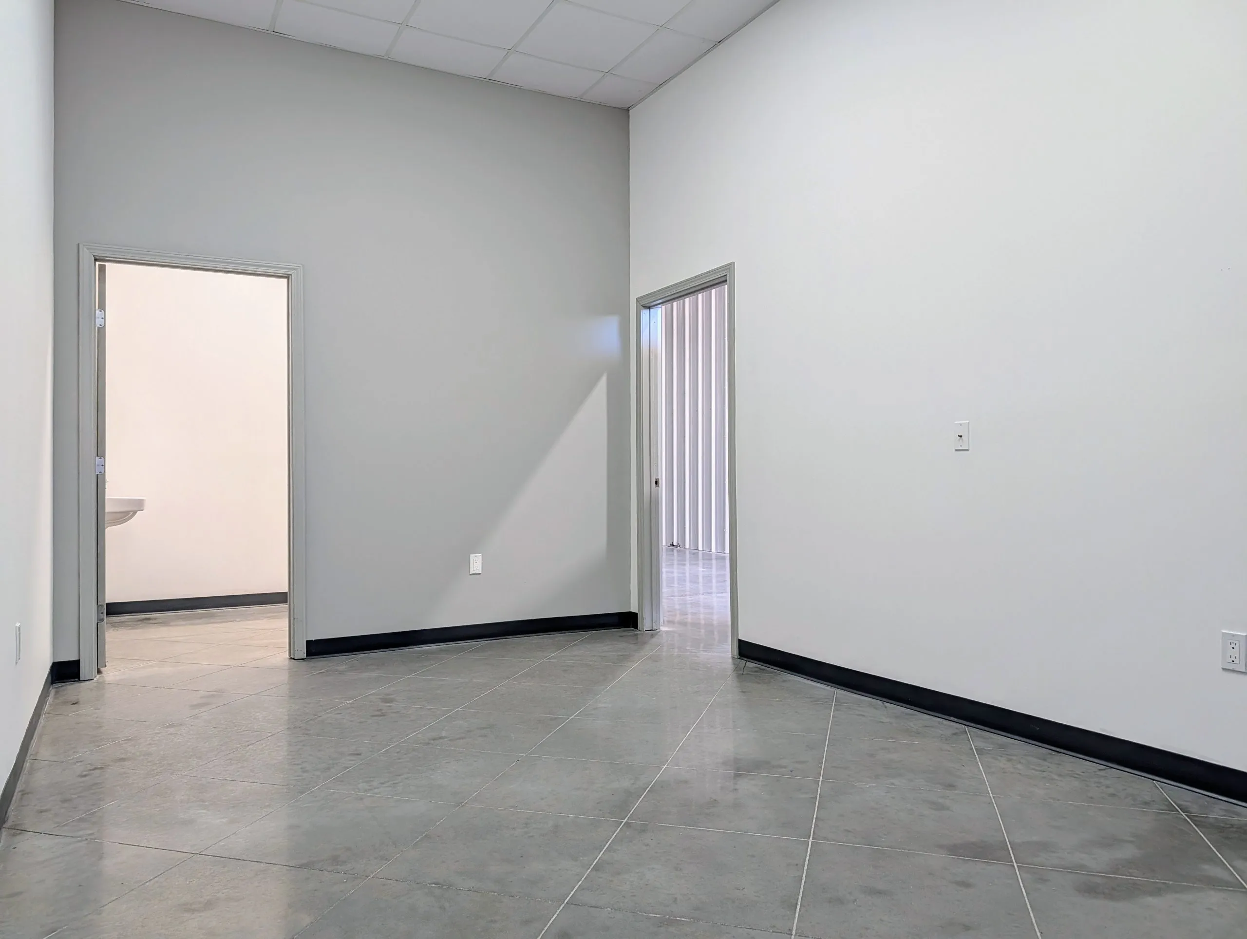 Climate Controlled Office Warehouse in Magnolia near Woodlands, Spring and Tomball – Suite B11 (1680 SF)  $2204 — photo 5 of 6