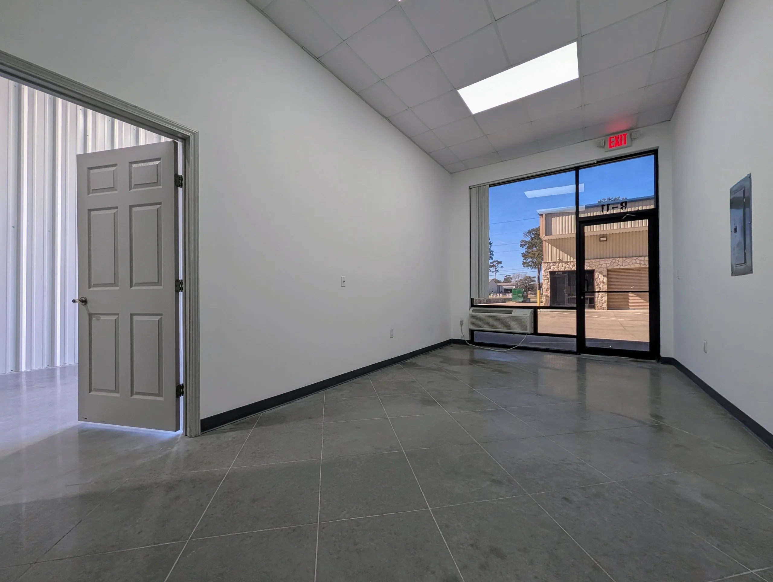 Climate Controlled Office Warehouse in Magnolia near Woodlands, Spring and Tomball – Suite B11 (1680 SF)  $2204 — photo 4 of 6