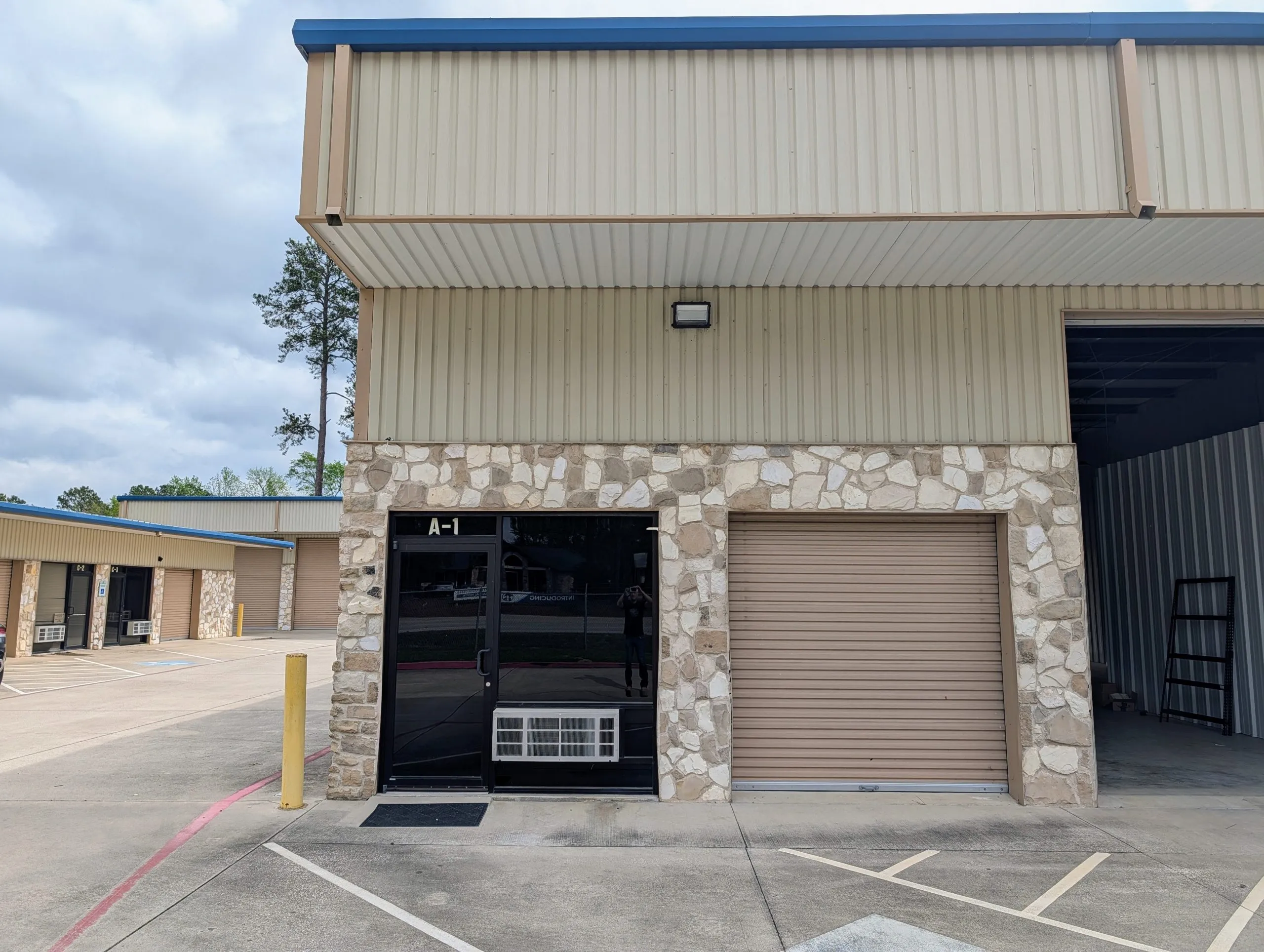 1,200 SF Warehouse/Office – Facing FM 2978 (Tomball/Woodlands/Spring) — photo 5 of 7